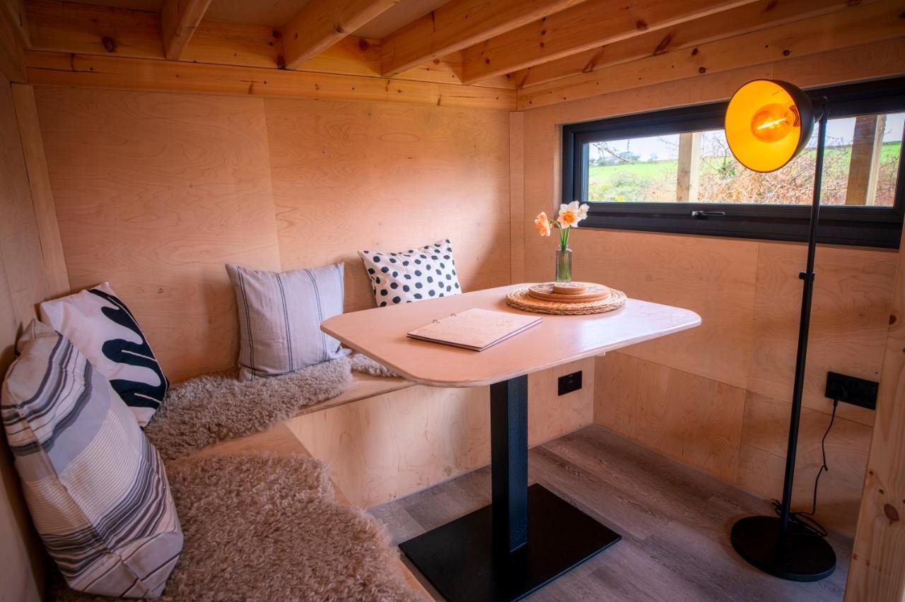 Luxury Glamping Cabin With Outdoor Bath On Cornish Flower Farm トルーロー エクステリア 写真