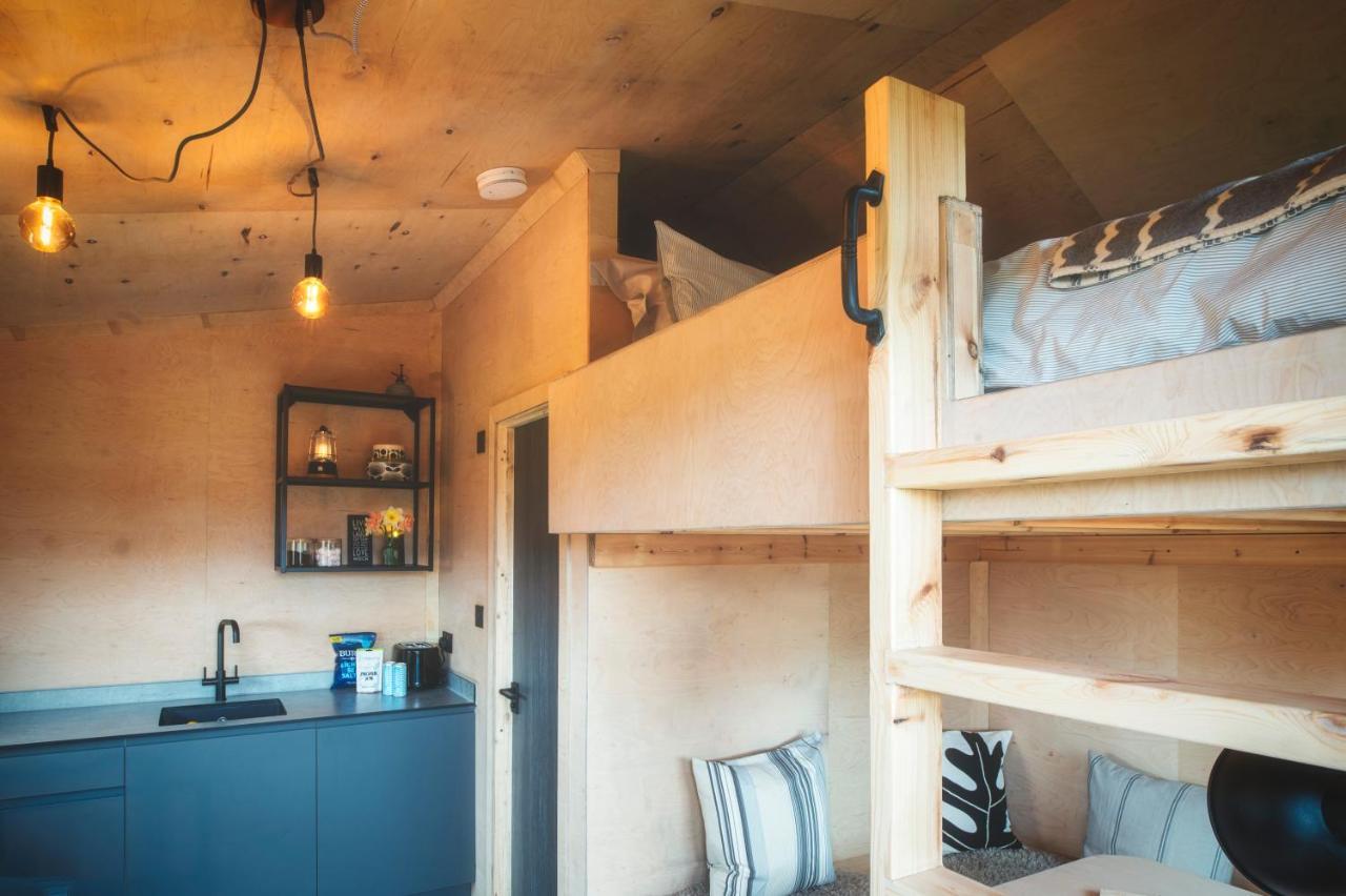 Luxury Glamping Cabin With Outdoor Bath On Cornish Flower Farm トルーロー エクステリア 写真