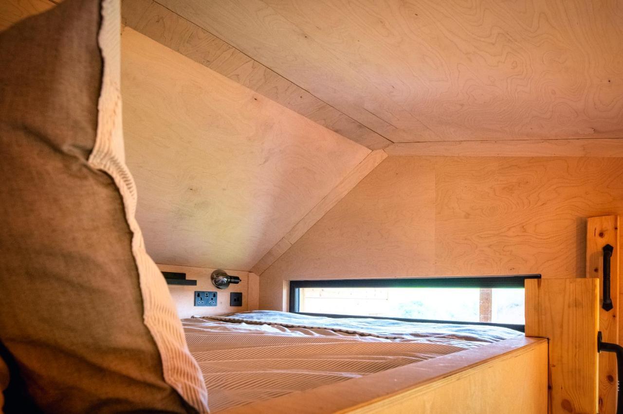 Luxury Glamping Cabin With Outdoor Bath On Cornish Flower Farm トルーロー エクステリア 写真