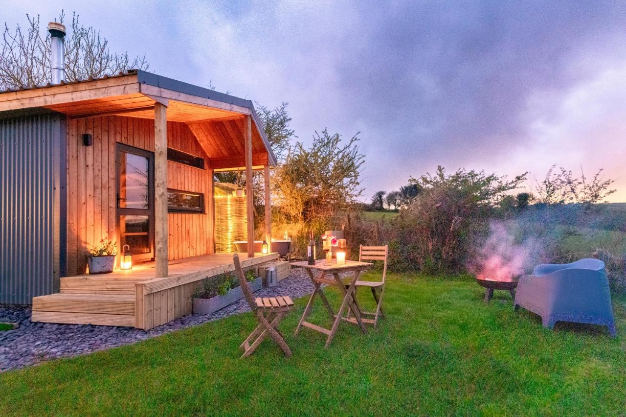 Luxury Glamping Cabin With Outdoor Bath On Cornish Flower Farm トルーロー エクステリア 写真