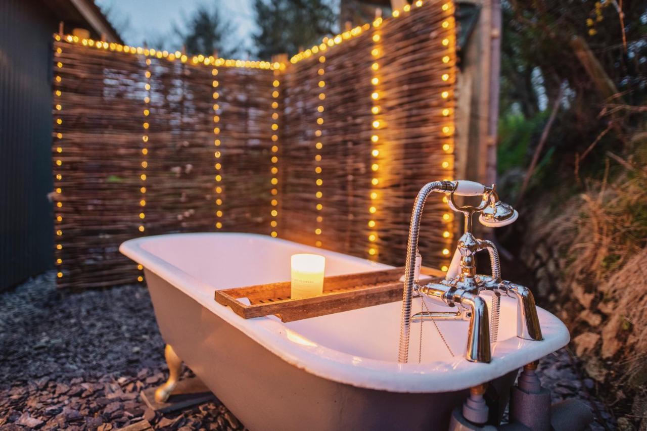 Luxury Glamping Cabin With Outdoor Bath On Cornish Flower Farm トルーロー エクステリア 写真
