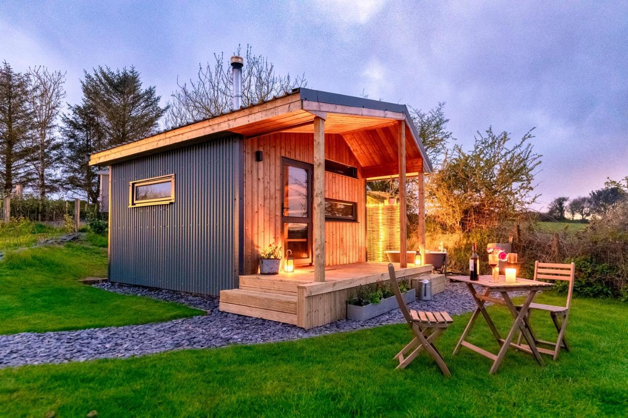 Luxury Glamping Cabin With Outdoor Bath On Cornish Flower Farm トルーロー エクステリア 写真