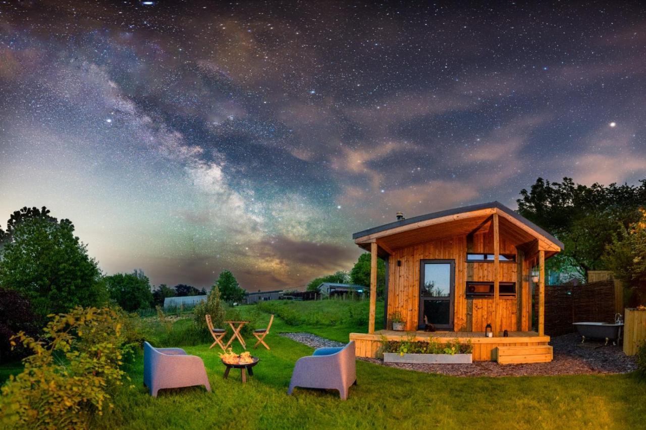 Luxury Glamping Cabin With Outdoor Bath On Cornish Flower Farm トルーロー エクステリア 写真