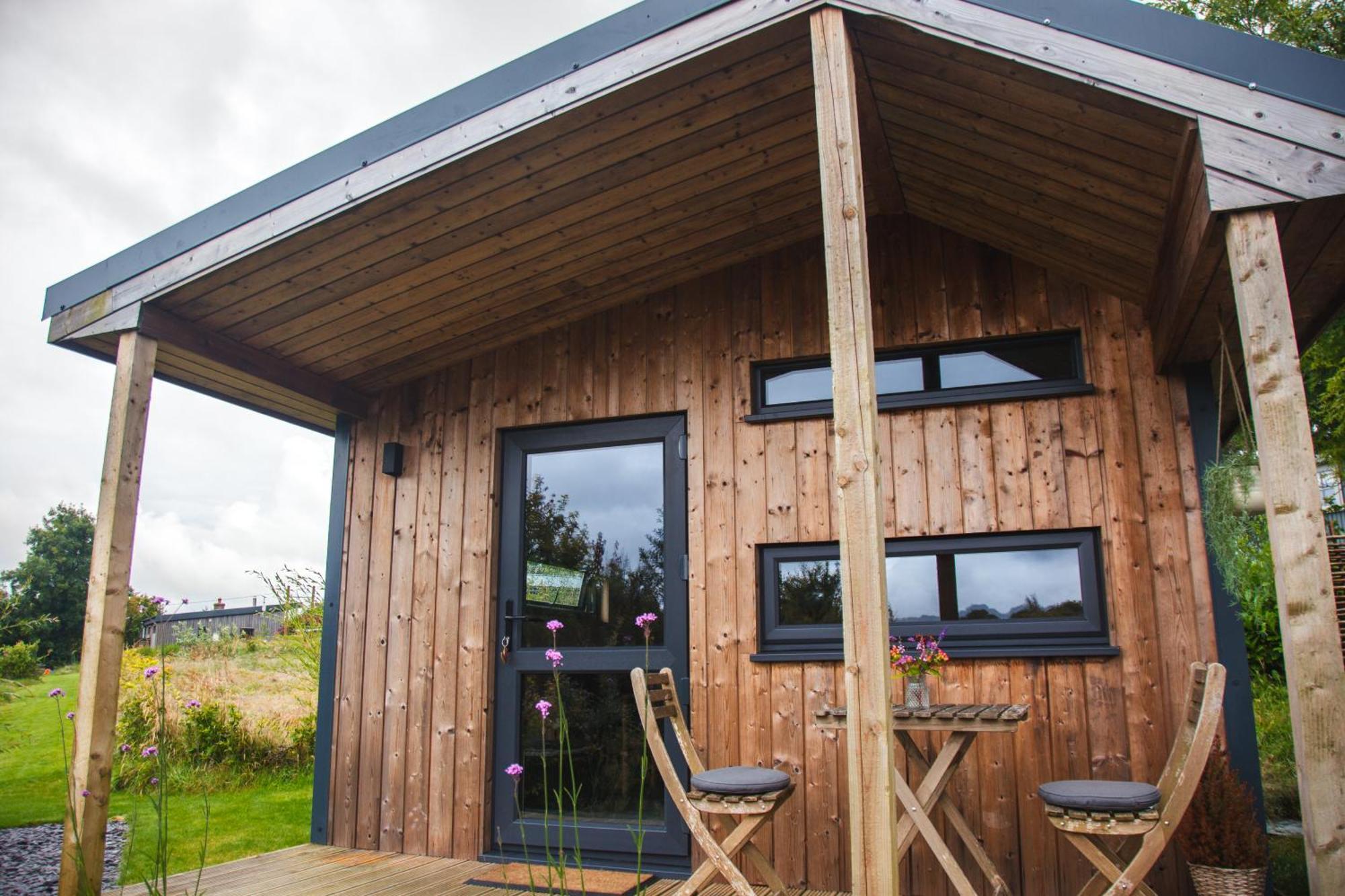 Luxury Glamping Cabin With Outdoor Bath On Cornish Flower Farm トルーロー エクステリア 写真