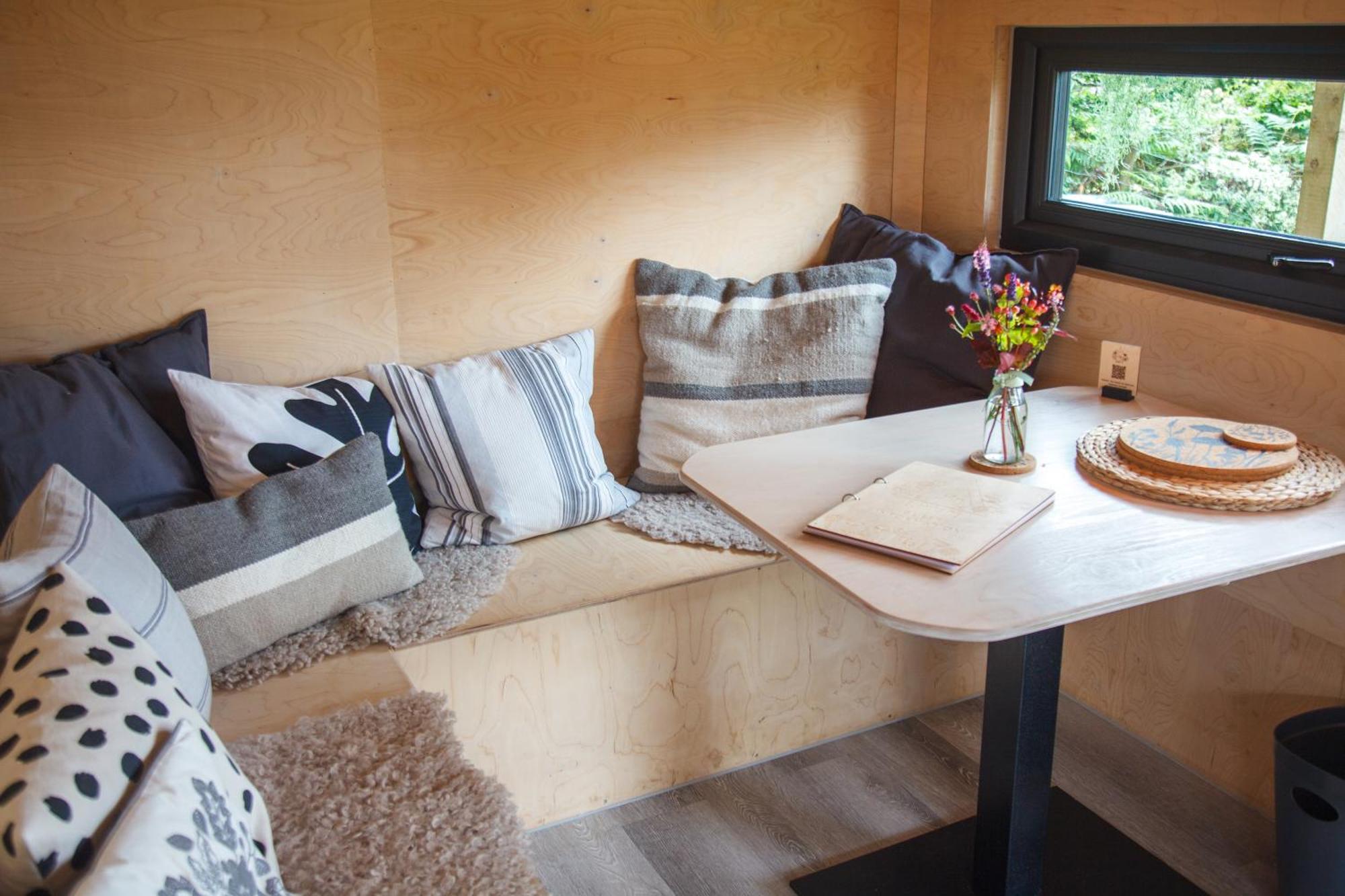 Luxury Glamping Cabin With Outdoor Bath On Cornish Flower Farm トルーロー エクステリア 写真