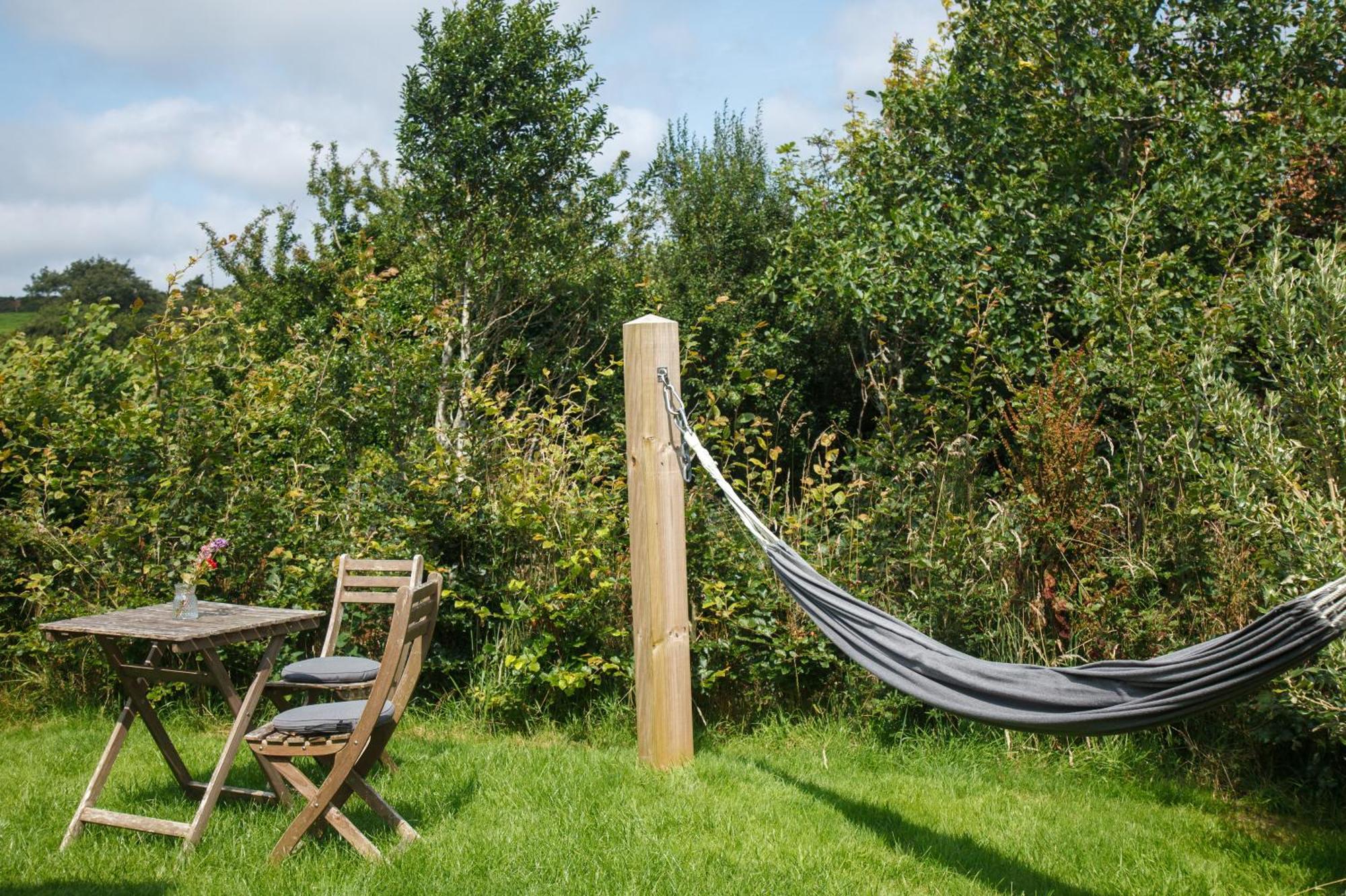 Luxury Glamping Cabin With Outdoor Bath On Cornish Flower Farm トルーロー エクステリア 写真